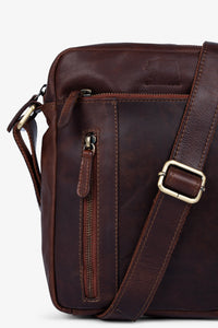 Brown Bear Umhängetasche aus OIL PULL Rindsleder – Unisex Ledertasche – Dunkelbraun